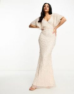 Oferta de Beauut Bridesmaid embellished maxi dress with flutter sleeve in champagne por $994 en asos